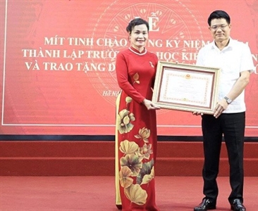 Tấm gương về nghị lực, bản lĩnh, vượt khó; điển hình tiên tiến trong nghiên...